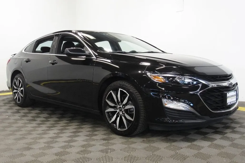 2022 Chevrolet Malibu RS photo 1