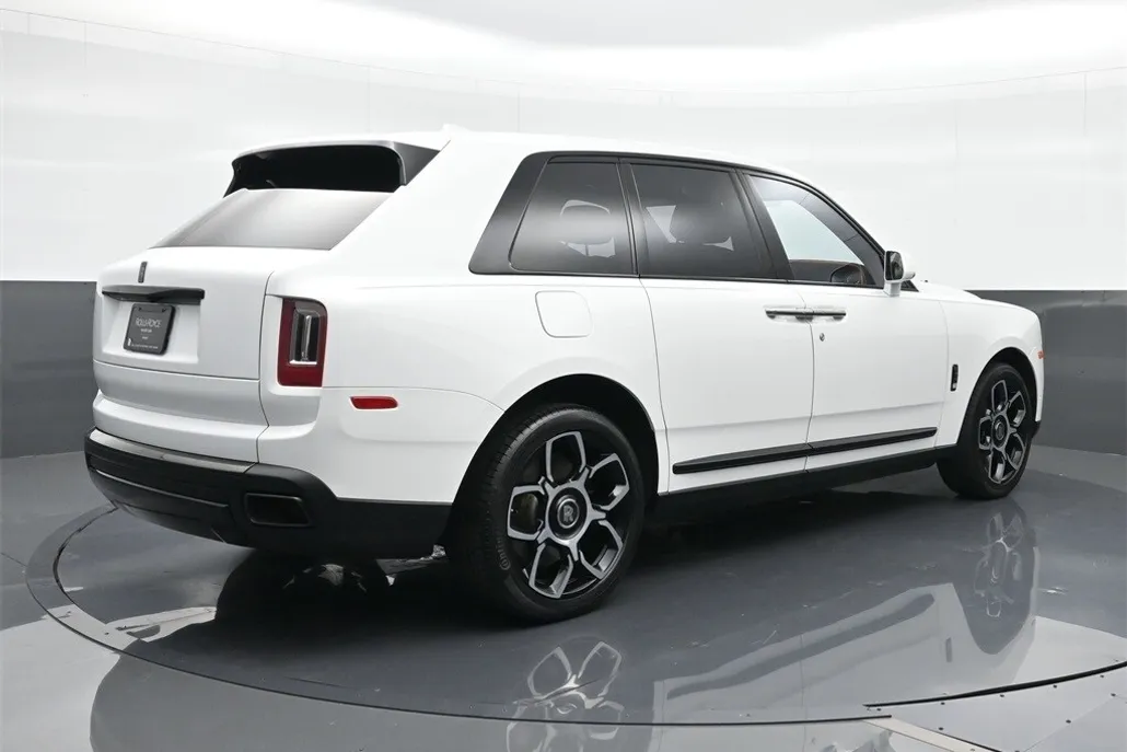 2023 Rolls Royce Cullinan Black Badge photo 1