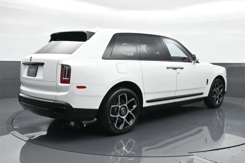 2023 Rolls Royce Cullinan Black Badge photo 1