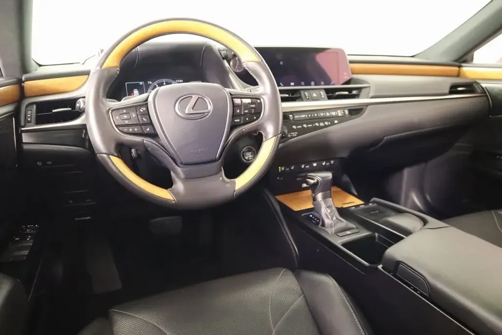 2020 Lexus ES 350 Ultra Luxury photo 1