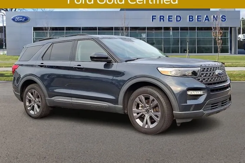 2022 Ford Explorer XLT photo 1