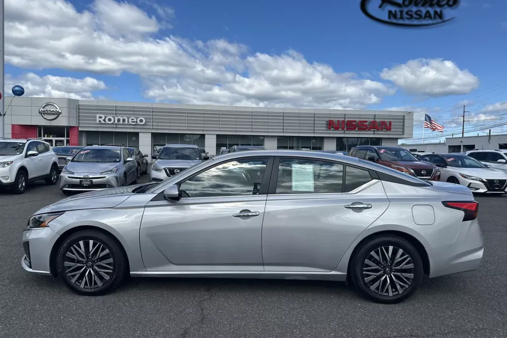 2023 Nissan Altima 2.5 SV photo 1