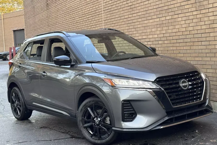 2024 Nissan Kicks SR photo 1