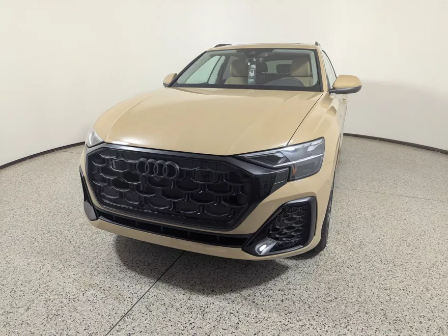 2025 Audi Q8 55 Premium Plus photo 1