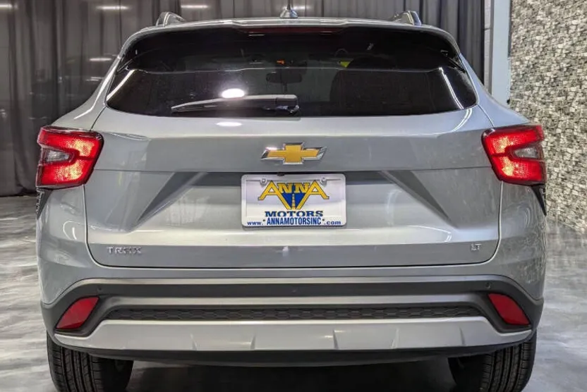 2025 Chevrolet Trax LT photo 1