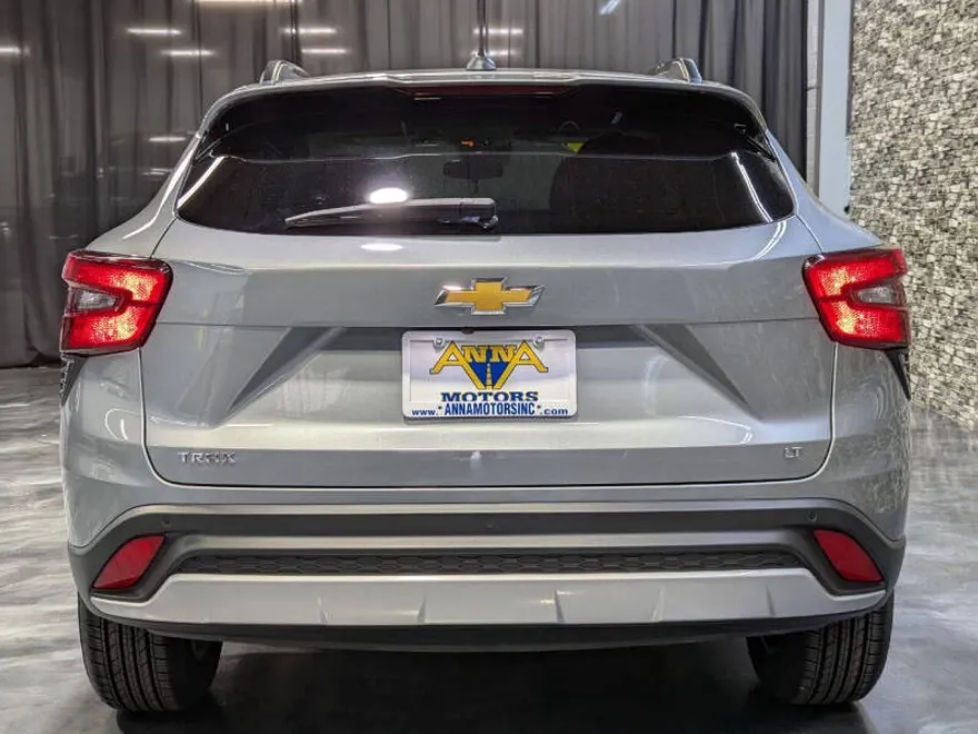 2025 Chevrolet Trax LT photo 1