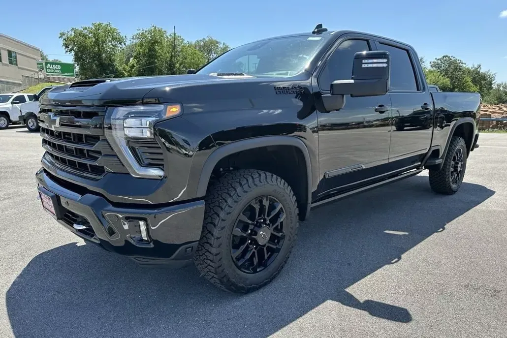 2025 Chevrolet Silverado 2500HD High Country photo 1
