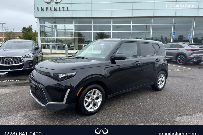 2023 Kia Soul LX photo 1