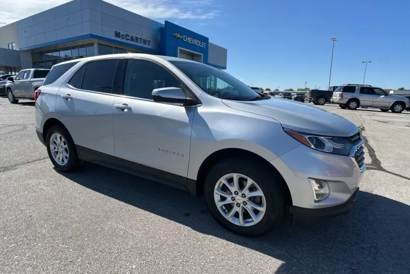 2019 Chevrolet Equinox LT photo 1