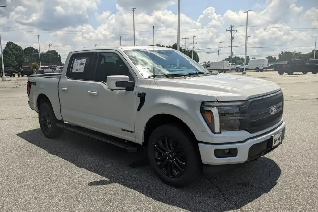 2025 Ford F-150 Lariat photo 1