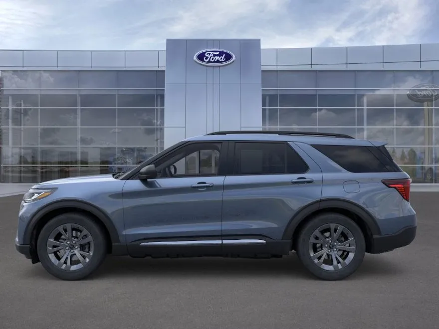 2025 Ford Explorer photo 1