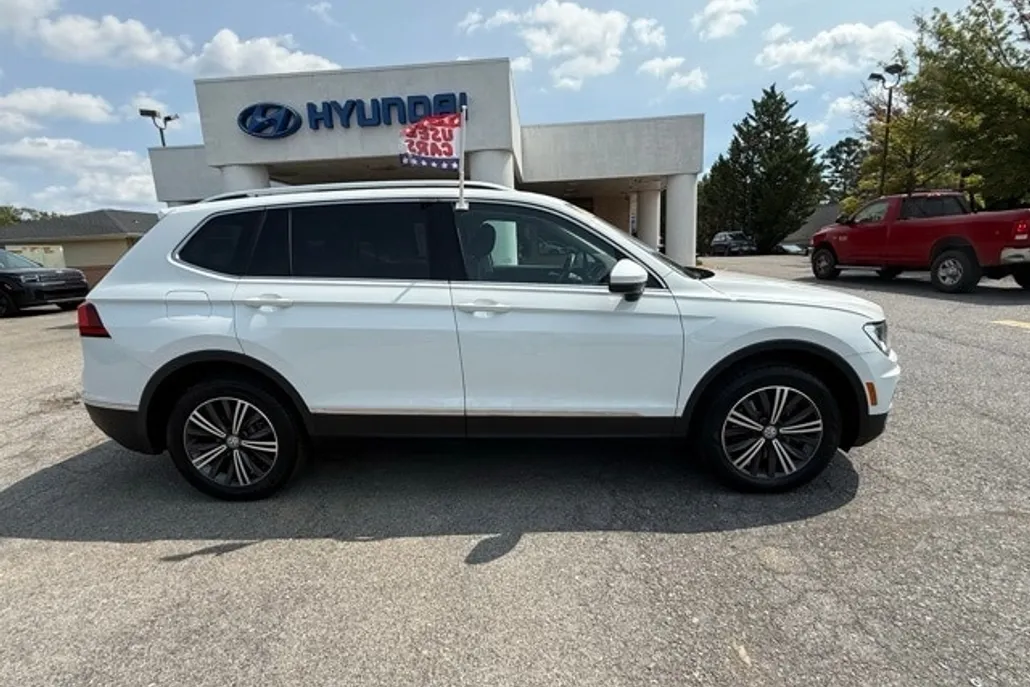 2019 Volkswagen Tiguan SEL photo 1