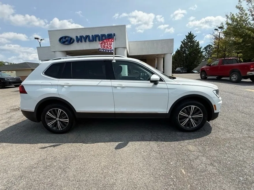 2019 Volkswagen Tiguan SEL photo 1