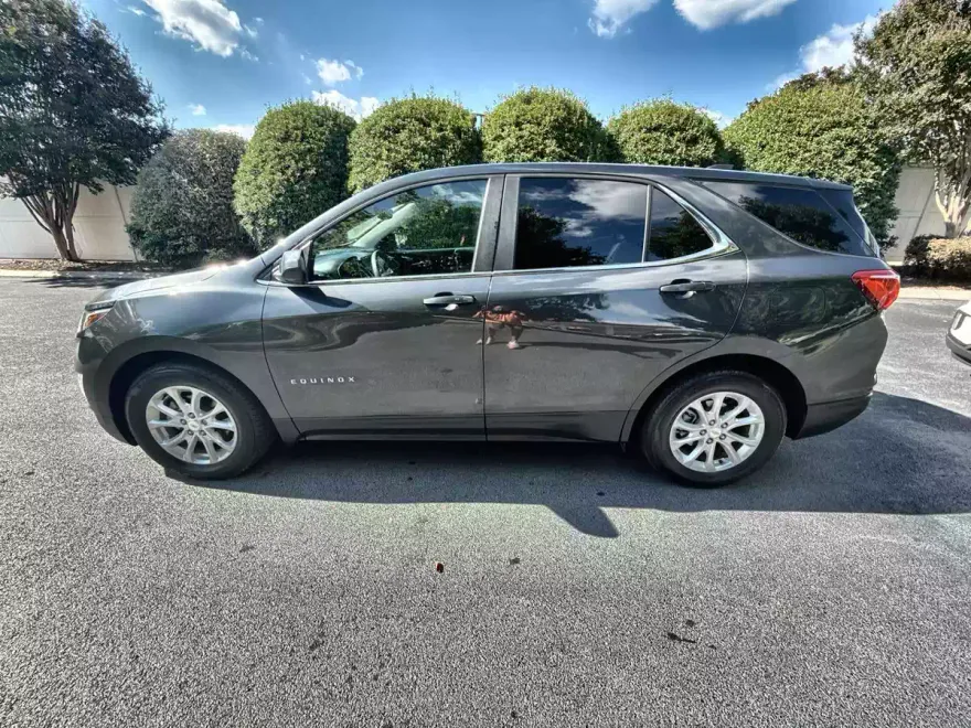 2021 Chevrolet Equinox LT photo 1