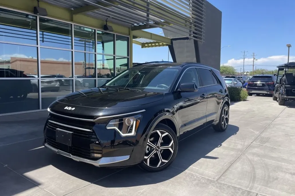 2023 Kia Niro EX Touring photo 1