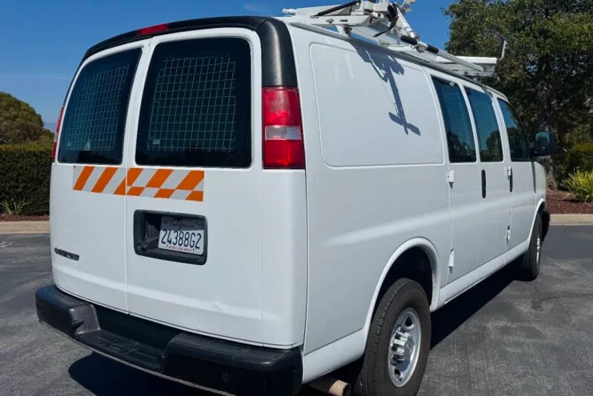 2017 Chevrolet Express 2500 Cargo Van photo 1