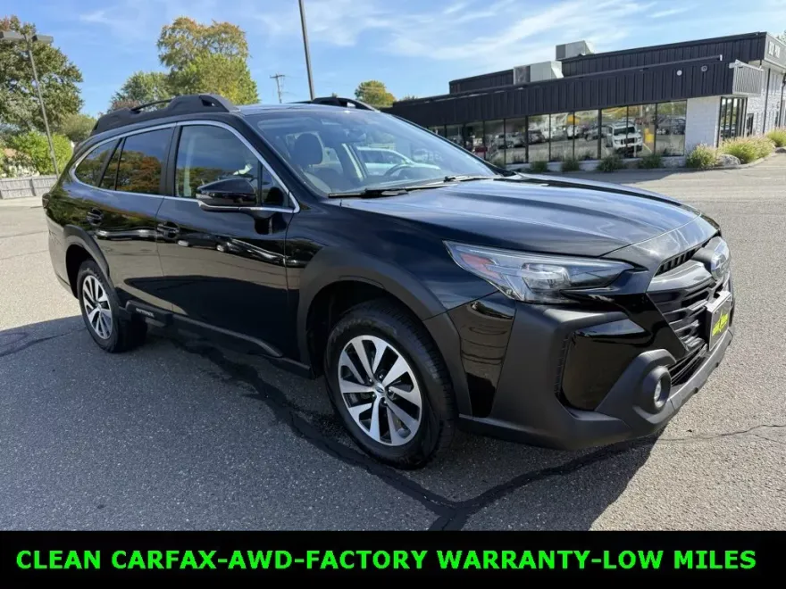 2023 Subaru Outback Premium photo 1