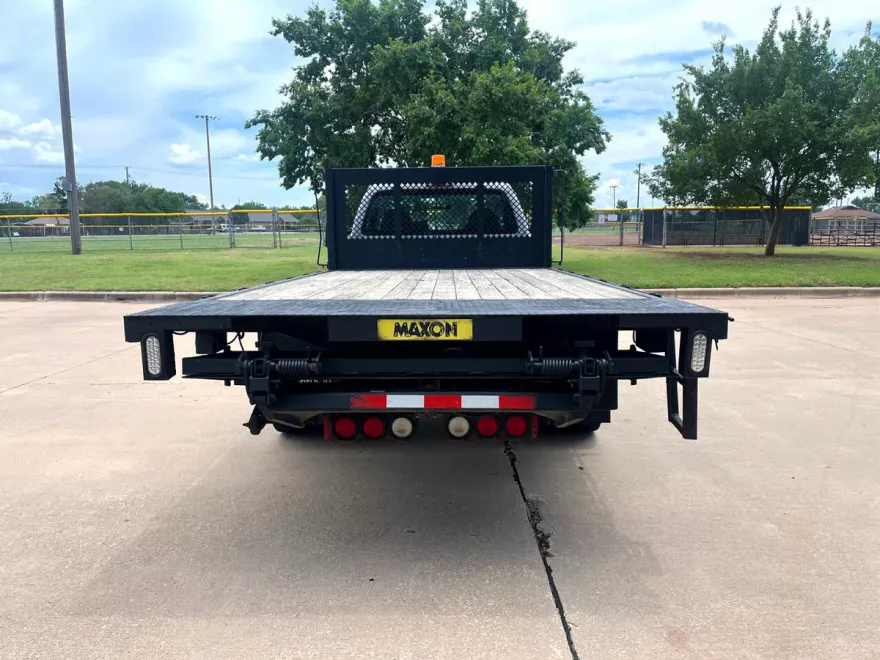 2009 Ford F-550 XLT photo 11