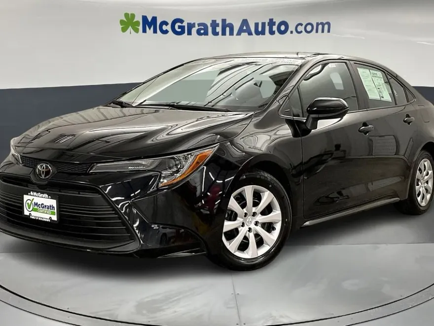 2024 Toyota Corolla LE photo 1