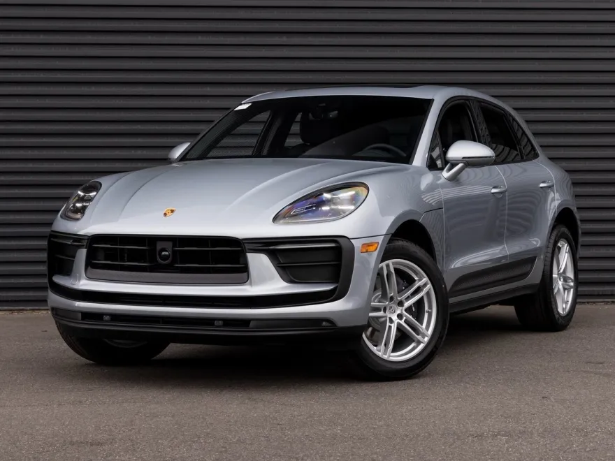 2025 Porsche Macan T photo 1