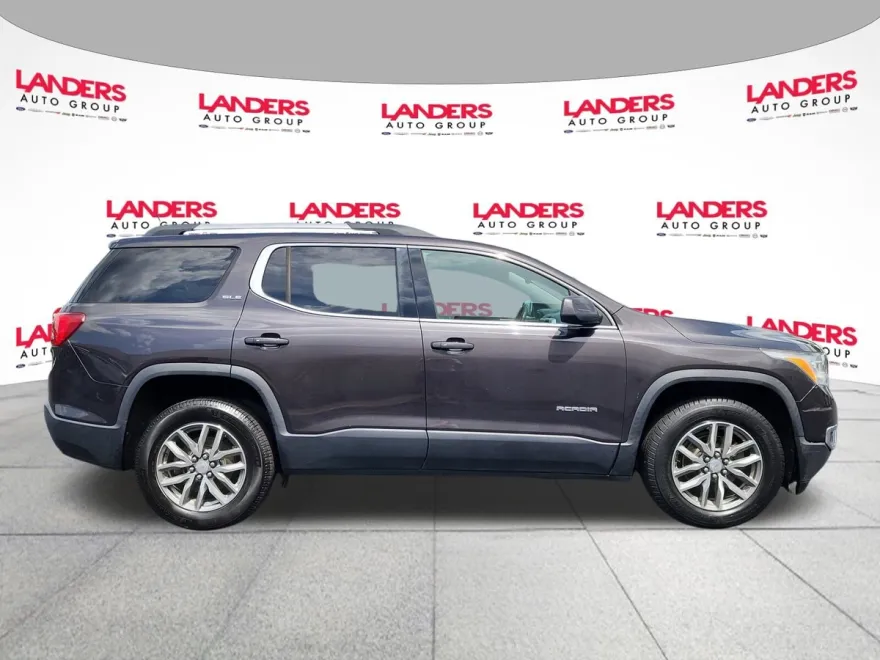 2017 Gmc Acadia SLE photo 1