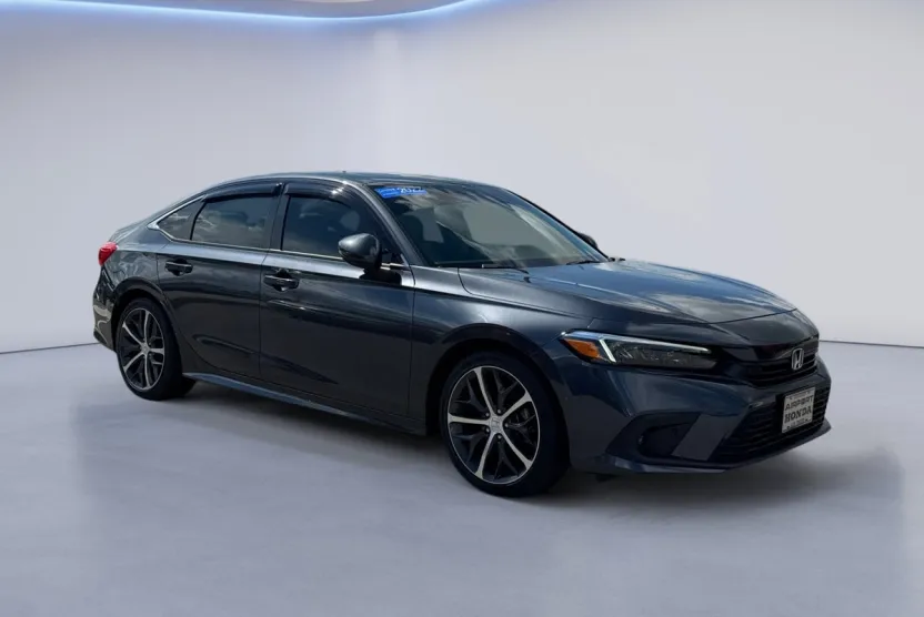 2022 Honda Civic Touring photo 1