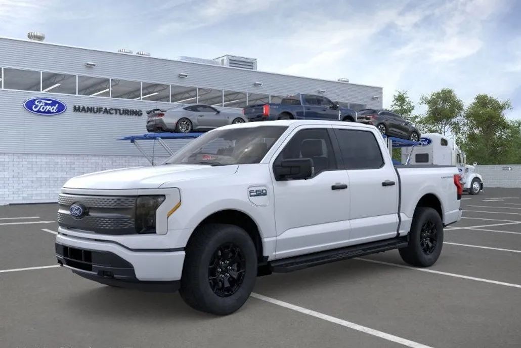 2025 Ford F-150 Lightning XLT photo 1