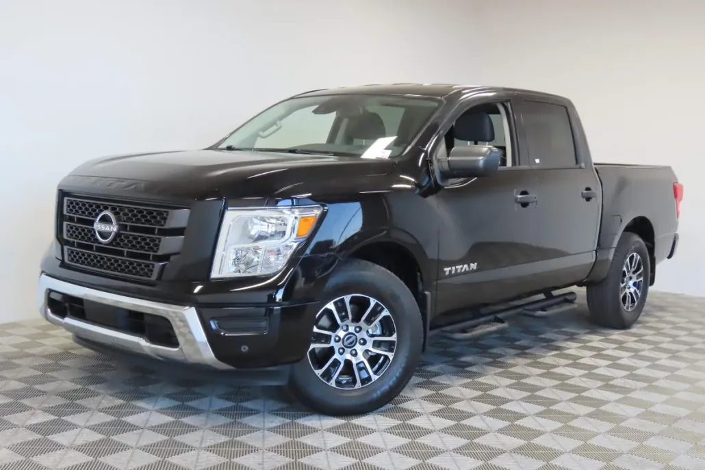 2024 Nissan Titan SV Crew Cab photo 1