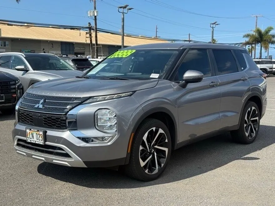 2022 Mitsubishi Outlander SE photo 1