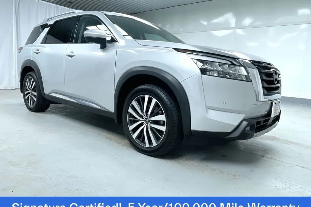 2022 Nissan Pathfinder Platinum photo 1