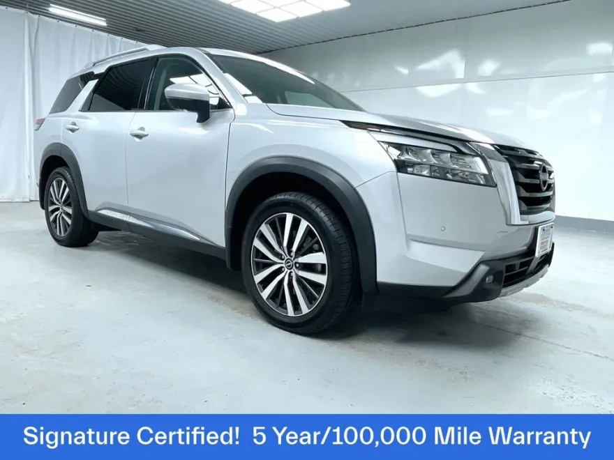 2022 Nissan Pathfinder Platinum photo 1