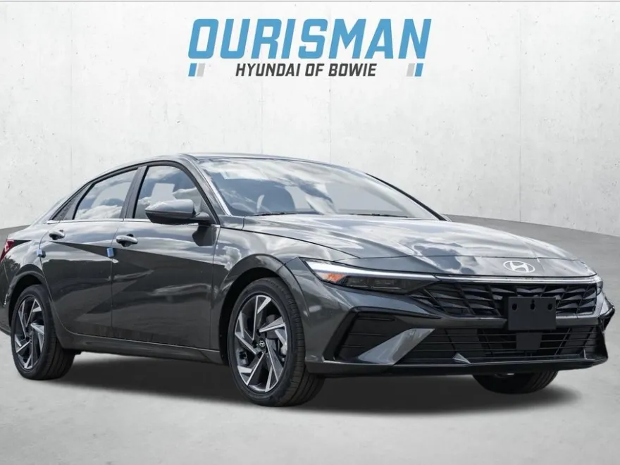 2025 Hyundai Elantra Limited photo 1