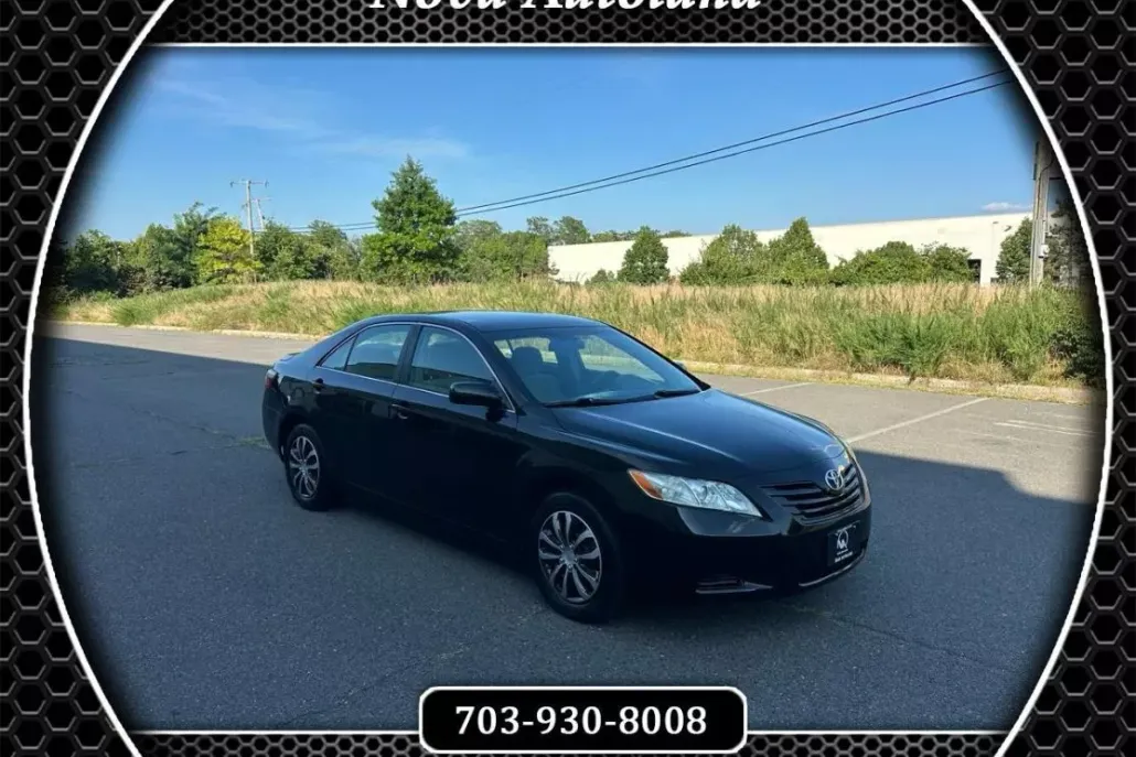 2009 Toyota Camry LE photo 1