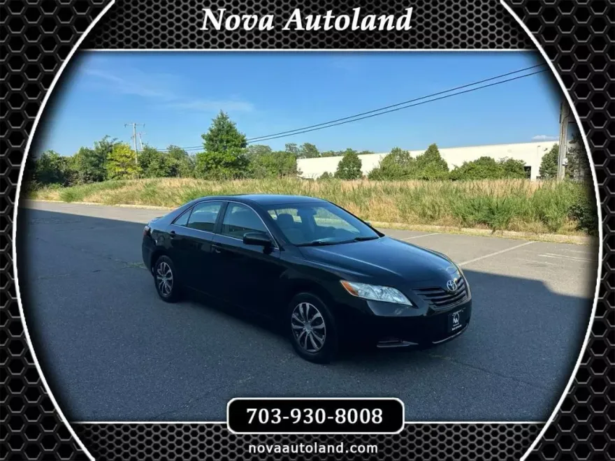 2009 Toyota Camry LE photo 1