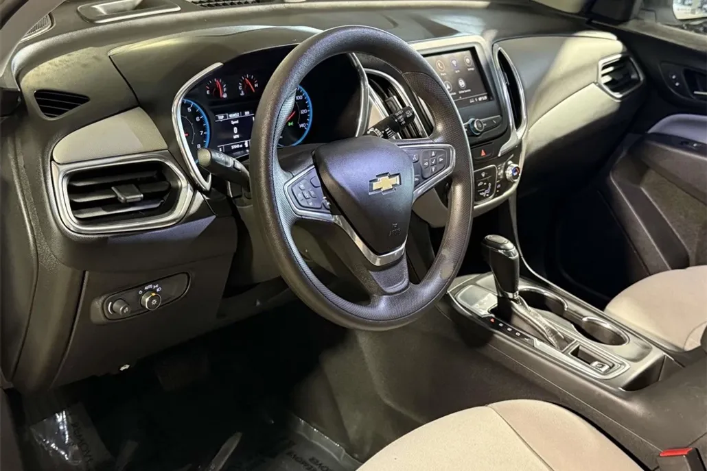 2020 Chevrolet Equinox LS photo 1