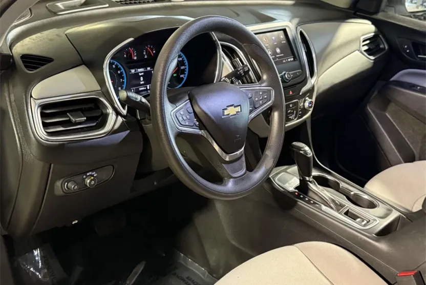 2020 Chevrolet Equinox LS photo 1