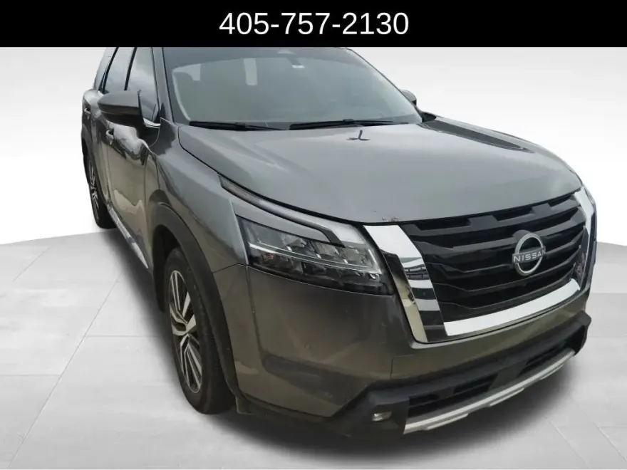 2022 Nissan Pathfinder Platinum photo 1