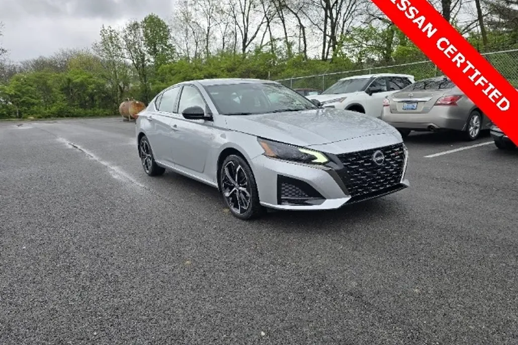 2024 Nissan Altima 2.5 SR photo 1