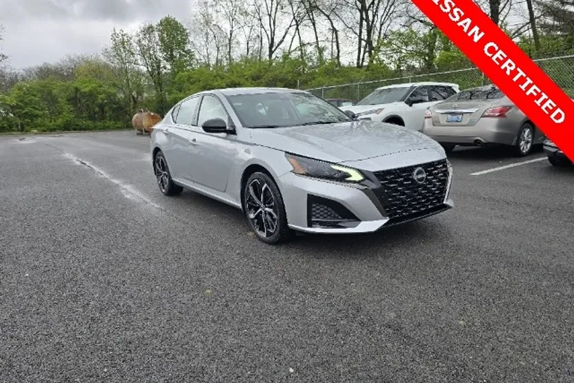 2024 Nissan Altima 2.5 SR photo 1