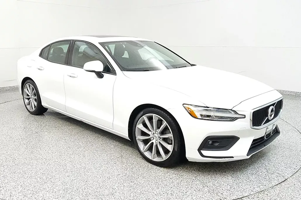 2021 Volvo S60 Momentum photo 1