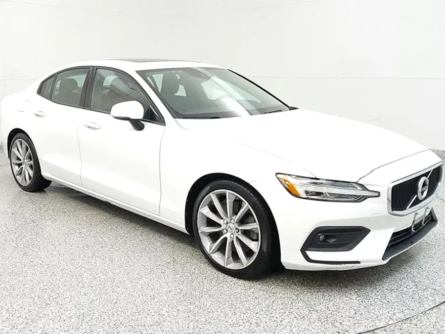 2021 Volvo S60 Momentum photo 1