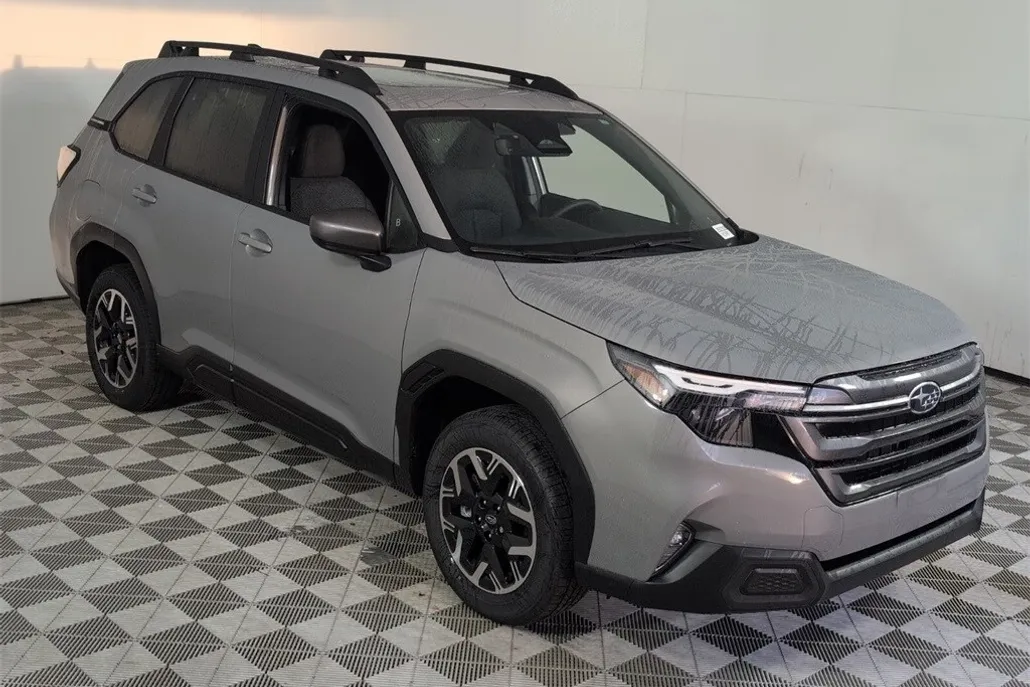 2025 Subaru Forester Premium photo 1