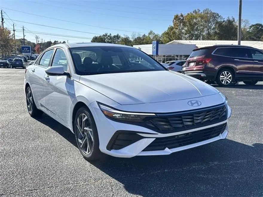 2025 Hyundai Elantra SEL Convenience photo 1