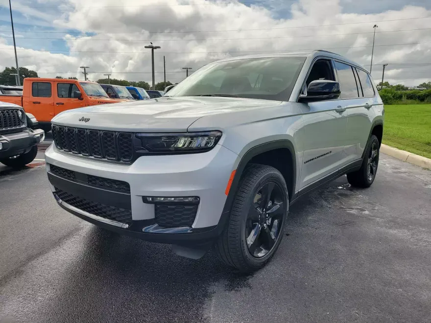 2025 Jeep Grand Cherokee Limited photo 1