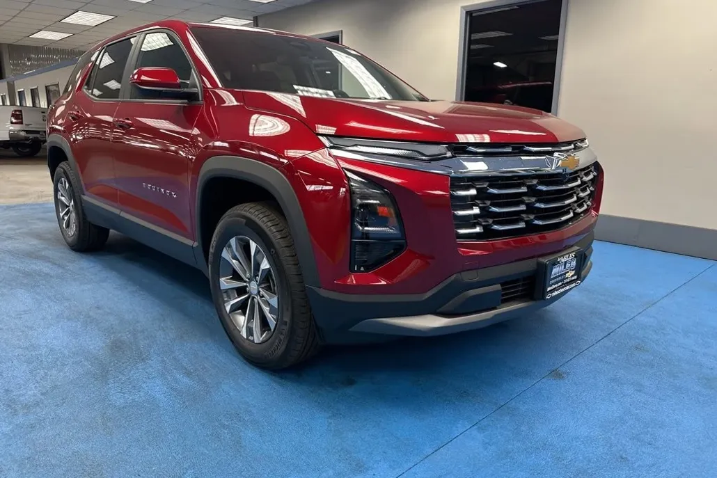 2026 Chevrolet Equinox LT photo 1