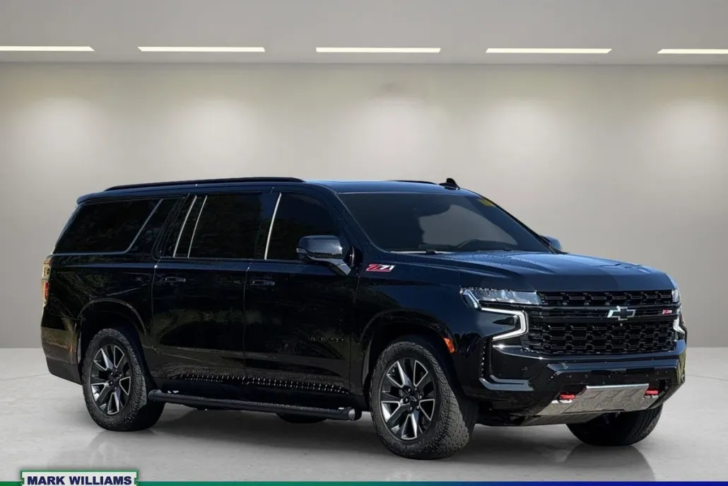 2023 Chevrolet Suburban Z71 photo 1