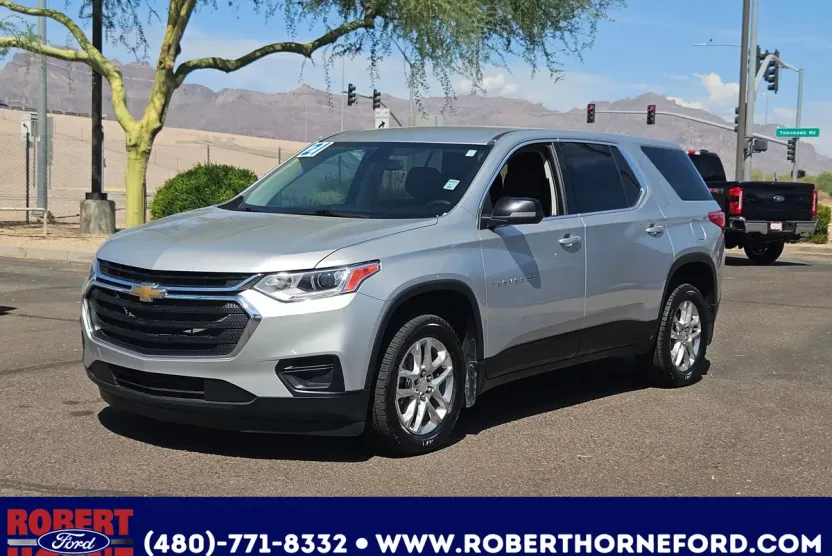 2021 Chevrolet Traverse LS photo 1