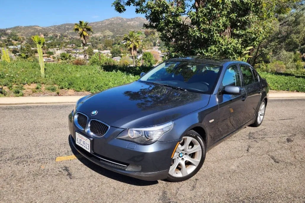 2010 Bmw 535i 5-Series photo 1