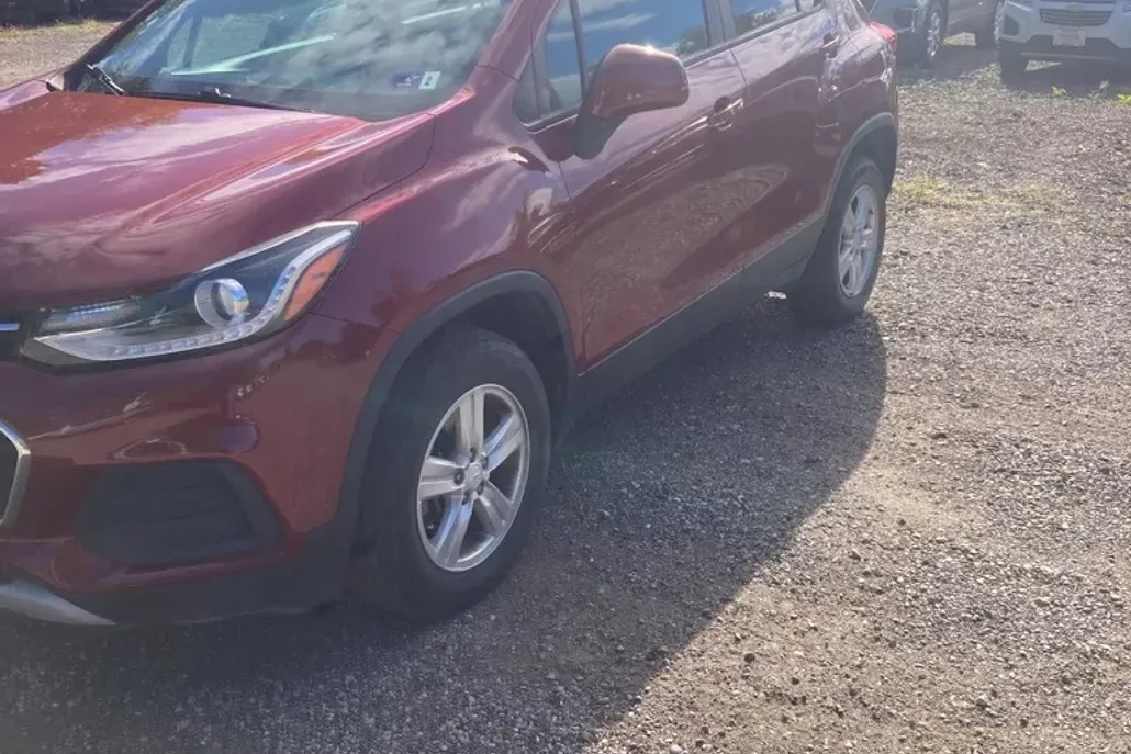2021 Chevrolet Trax LT photo 1