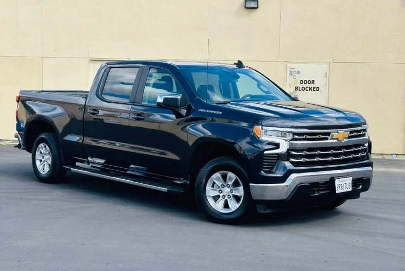 2024 Chevrolet Silverado 1500 LT photo 1